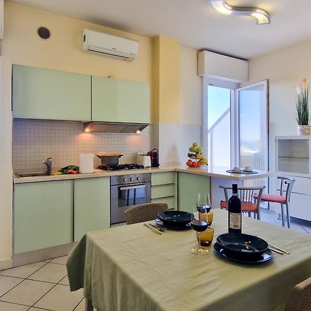 Appartamento Sopra Il Mare ชิวิตาโนวา มาร์เค ภายนอก รูปภาพ