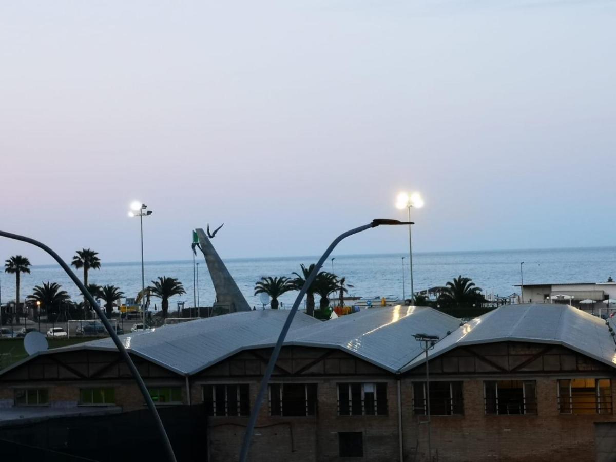 Appartamento Sopra Il Mare ชิวิตาโนวา มาร์เค ภายนอก รูปภาพ